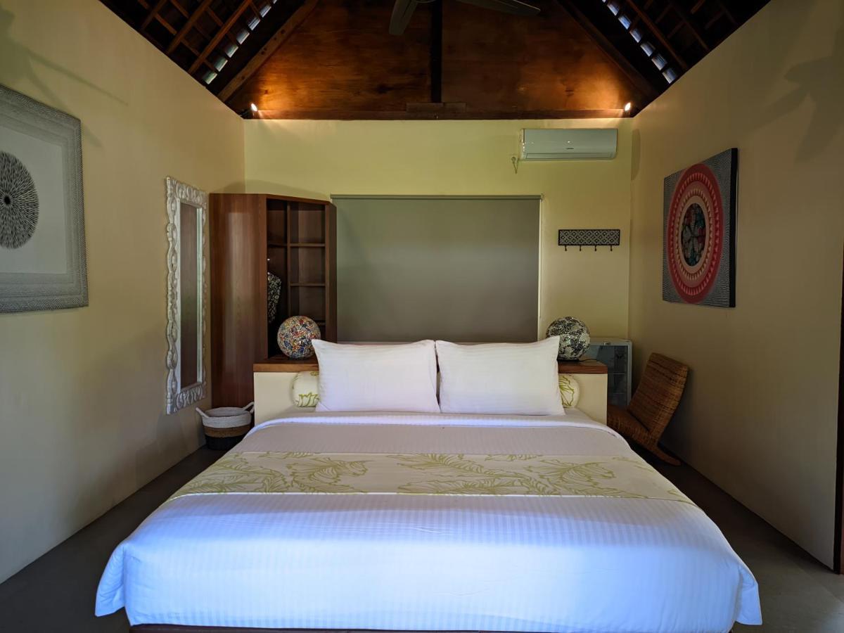The Club Villas Lombok Sekotong Exterior photo