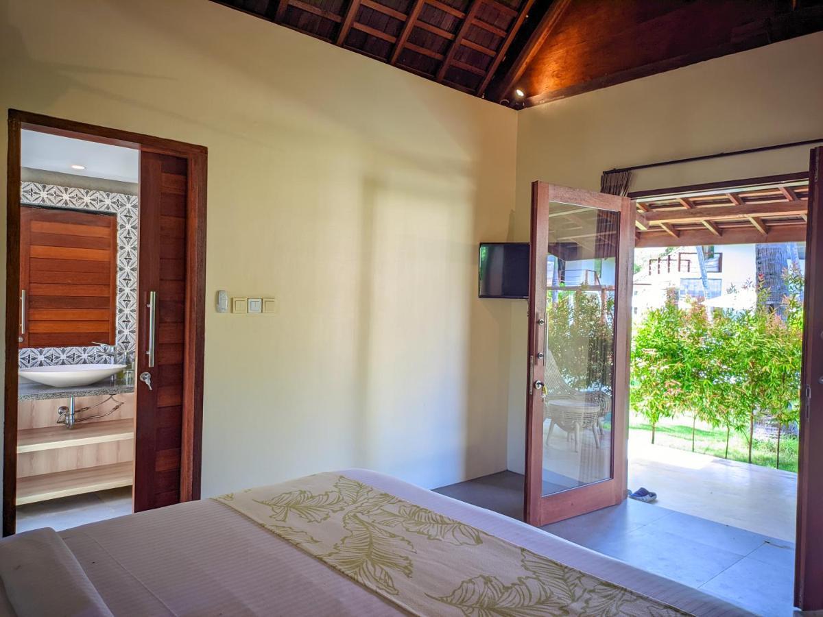 The Club Villas Lombok Sekotong Exterior photo
